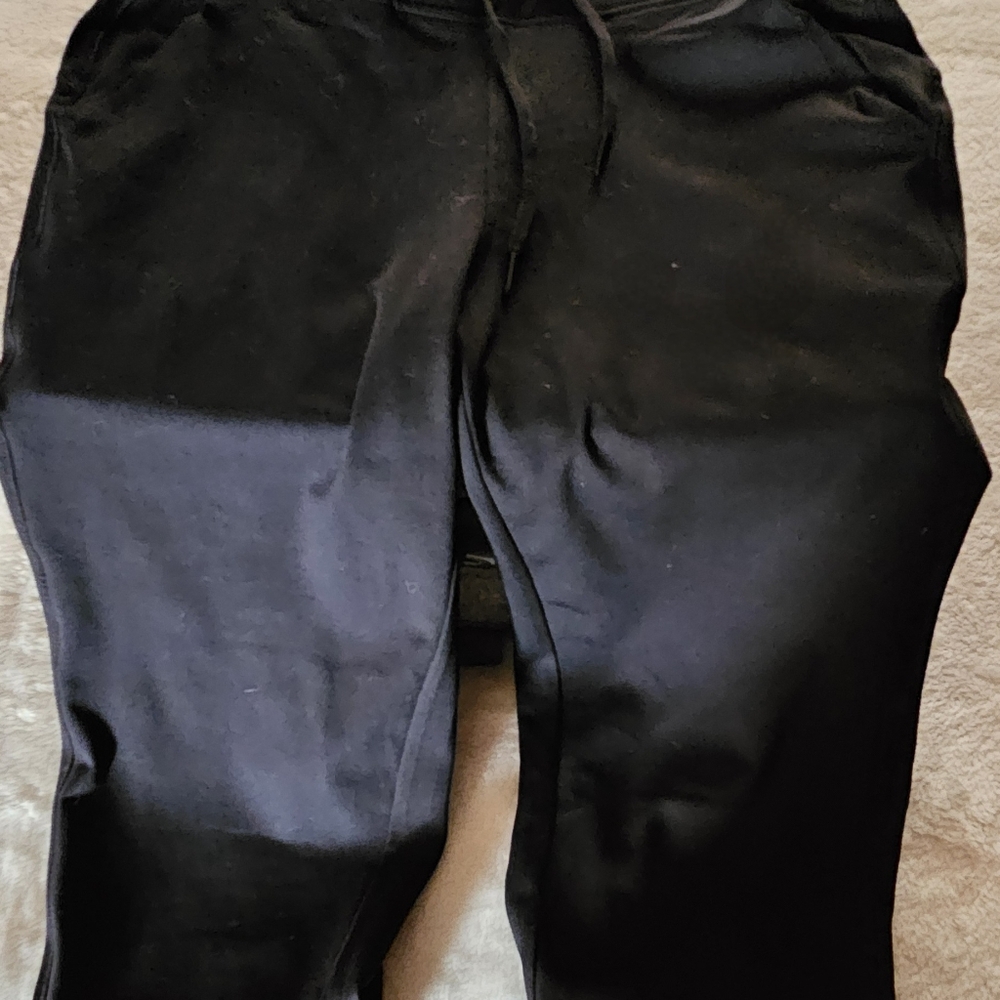 Sleek Black Leggings - Picture 4 of 7